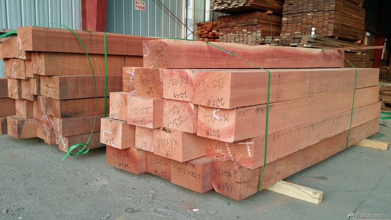 多层实木地板木材分类解析：了解不同木材特性，选择合适地板
